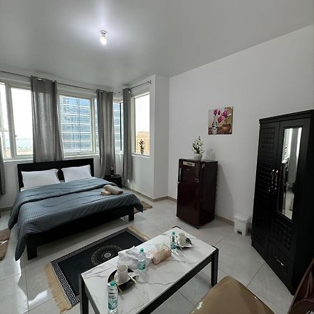 Corniche Street - Extremely Unique Room Abu Dhabi Exterior photo